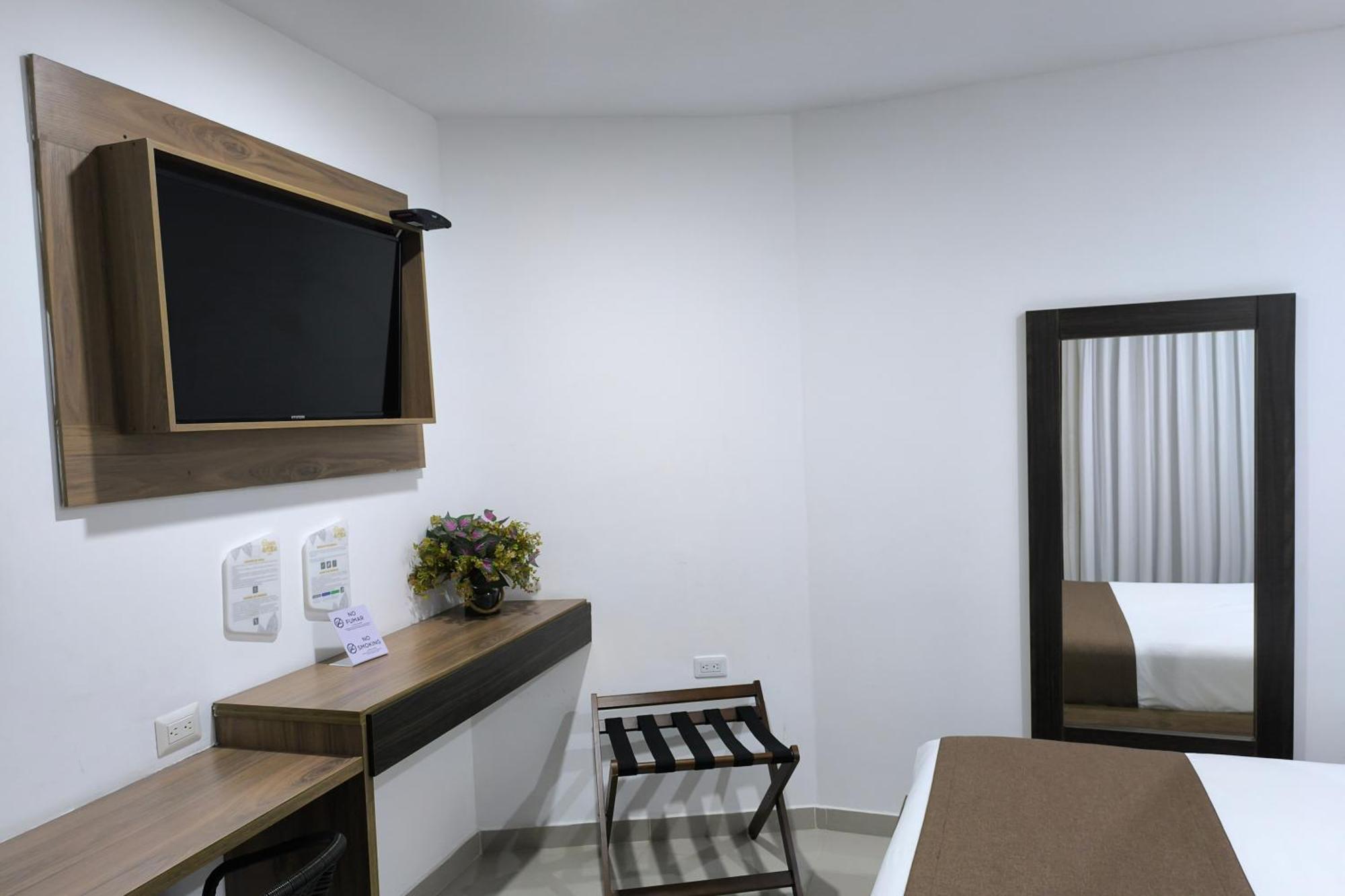 Hotel Quarta Avenida Montería エクステリア 写真